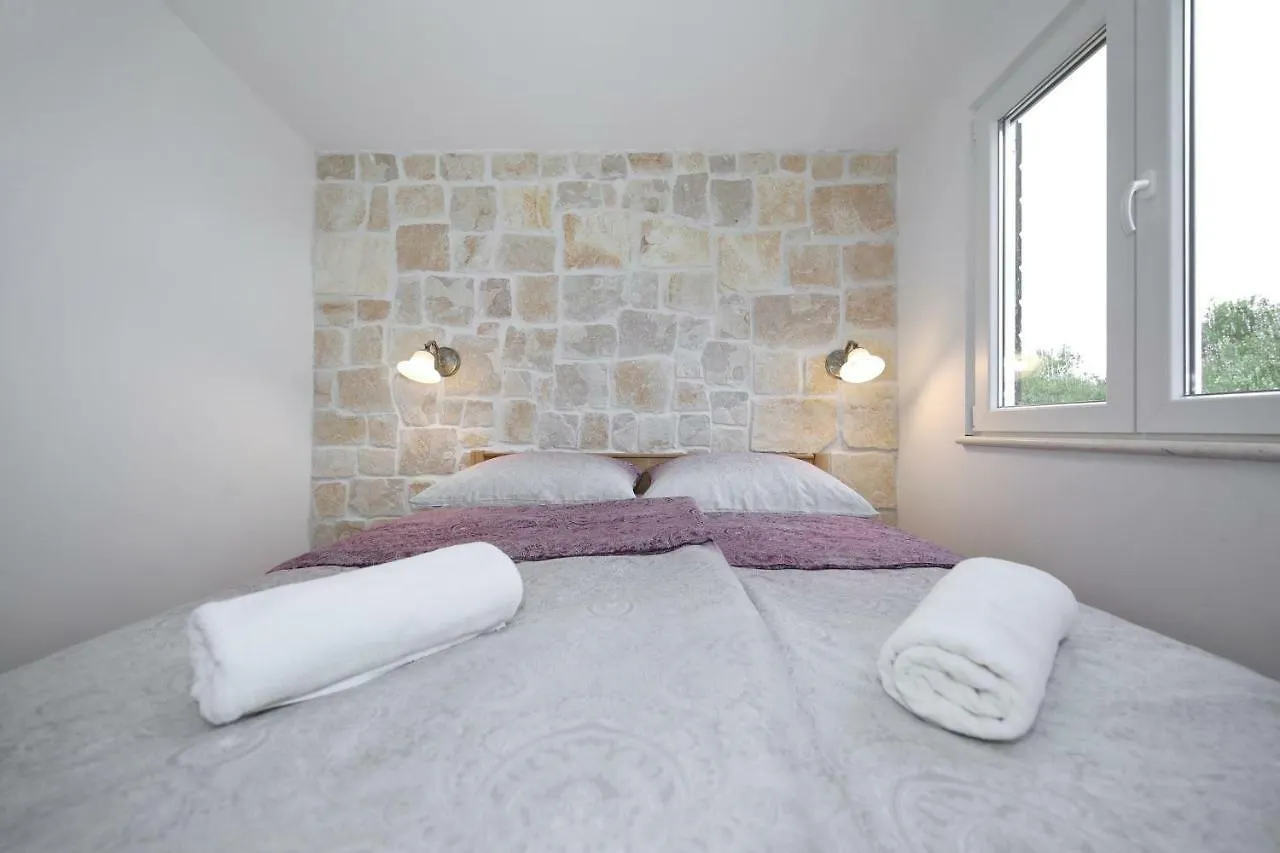 Holiday Home Petar Drage 0*,